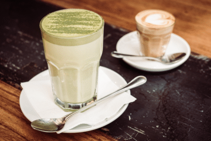 A Step-by-Step Guide to Making a Hojicha Latte