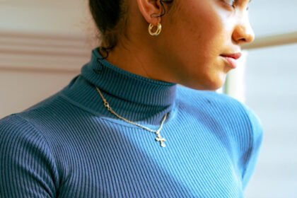 How to Wear a Cross Chain: Your Complete Styling Guide for 2025